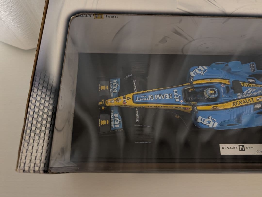 Hot Wheels ルノー F1 R25 ジャンカルロ・フィジケラ 1/18