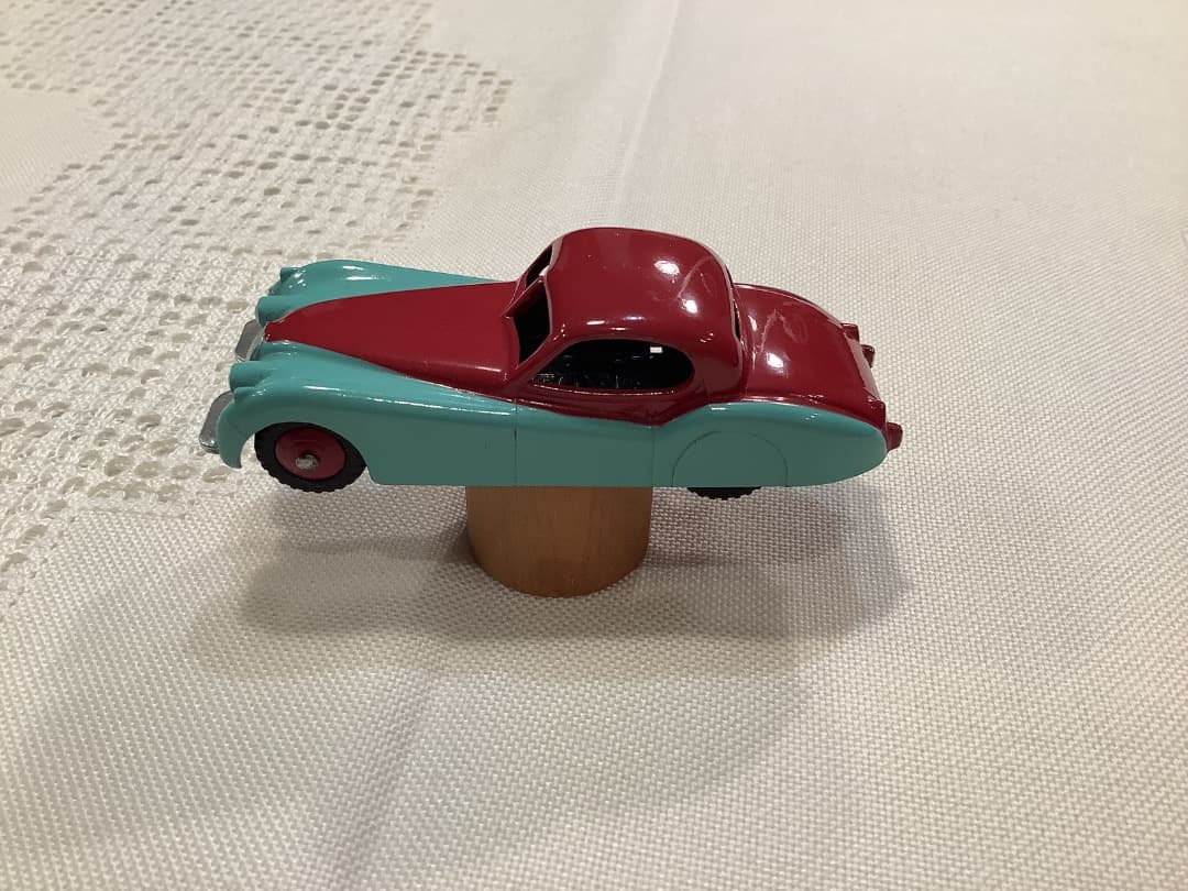 美品激レア　DINKY TOYS JAGUAR XK120 ミニカー