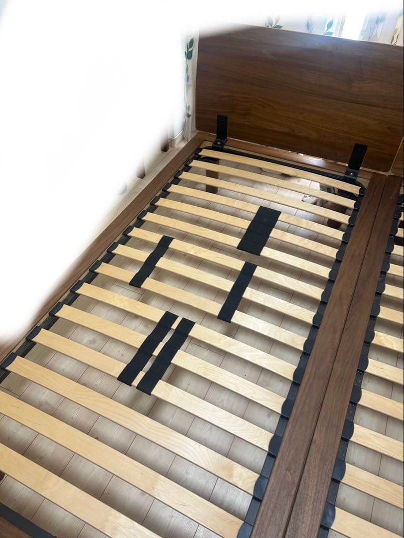 23区内送料無料！無印　シングルベッド　ウォールナット材　ヘッドボード付き①