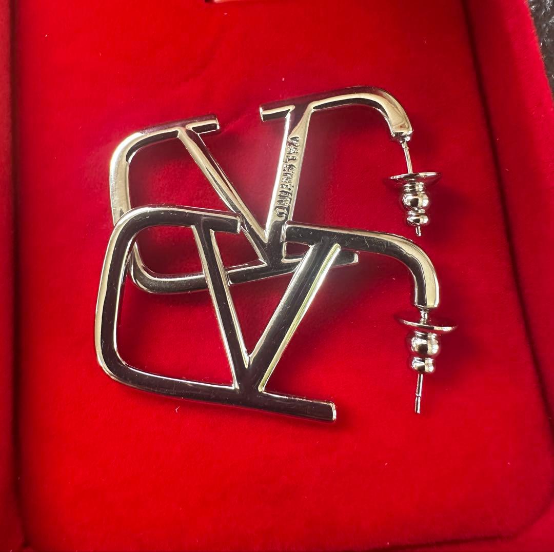 VALENTINO シルバー ロゴピアス