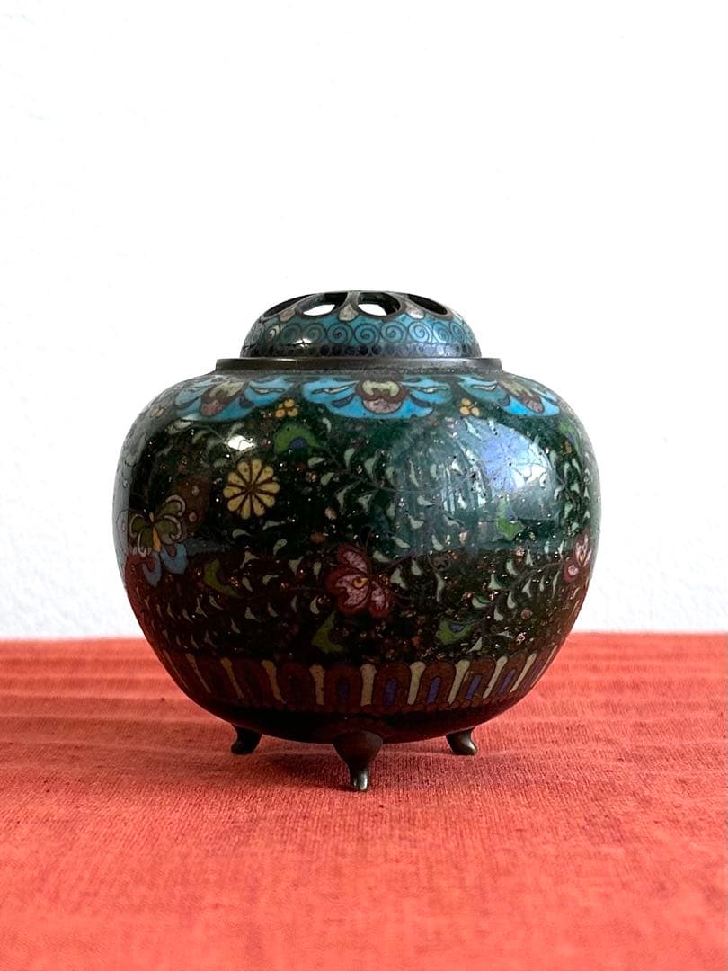 香炉 鳳凰蝶草花文・菊文三つ足有線七宝香炉 香道具 御茶道具 明治時代から伝わる