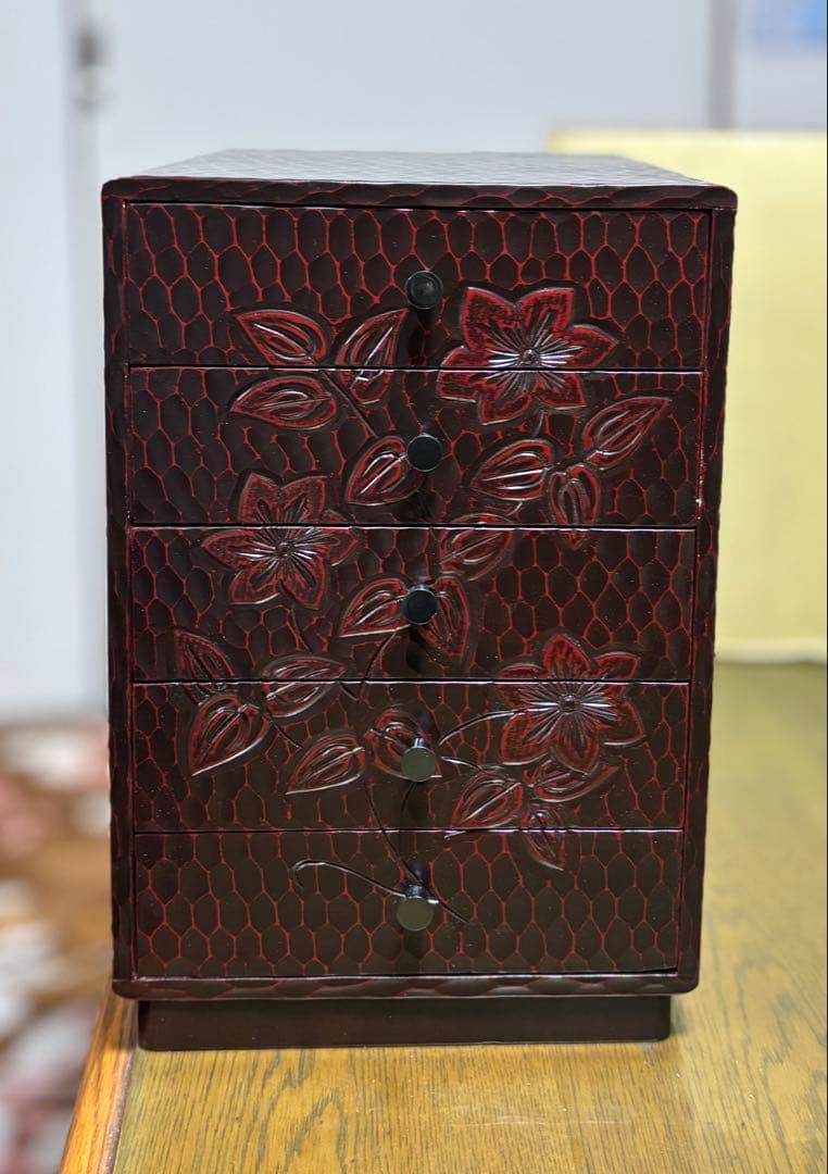 鎌倉彫4段引き出し小箪笥