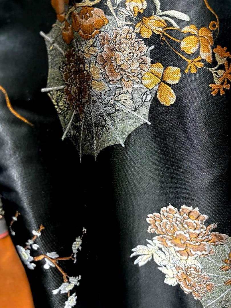 新品未使用 中綿入り ロングチャイナドレス 黒サテン × 金銀梅花柄 長袖