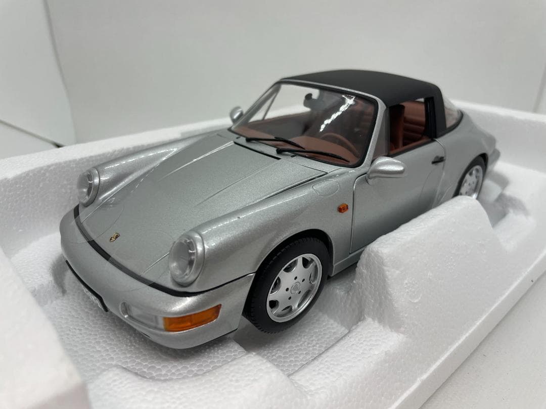 201-011 ノレブ 1/18 ポルシェ 911 Carrera4 Targa