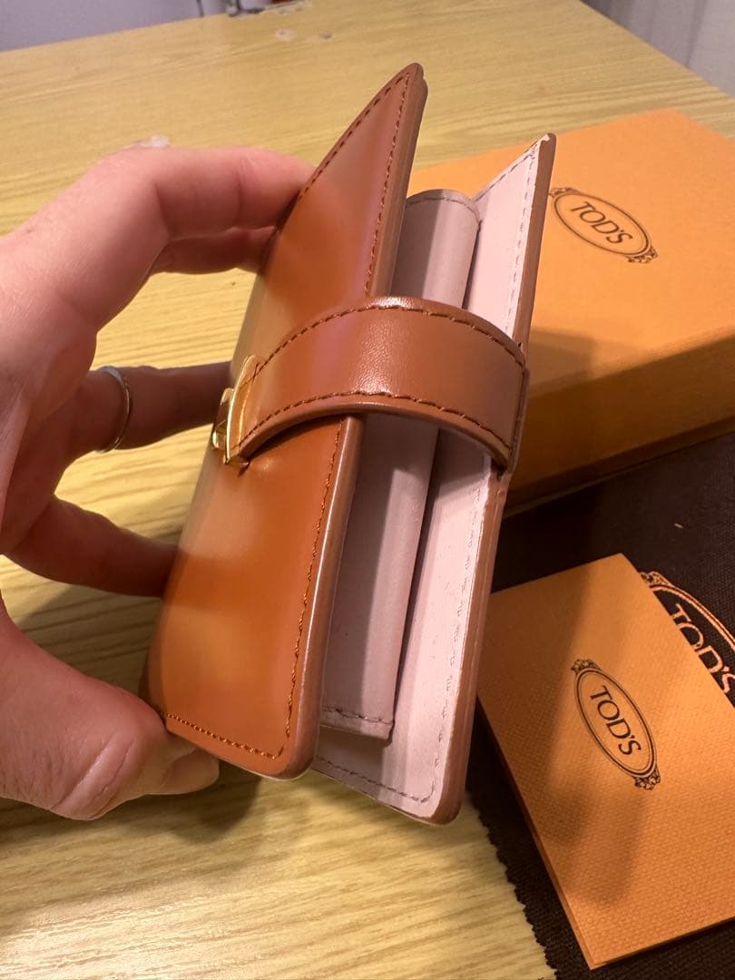 TOD'S Timeless 二つ折り財布　ブラウン