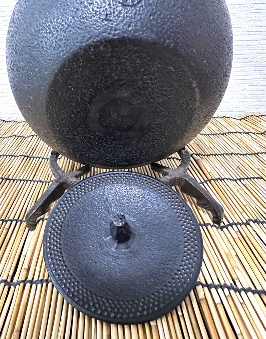 未使用品　南部伝統工芸士 及川寛治作　１８型姥口 アラレ　南部鉄瓶　南部鉄器