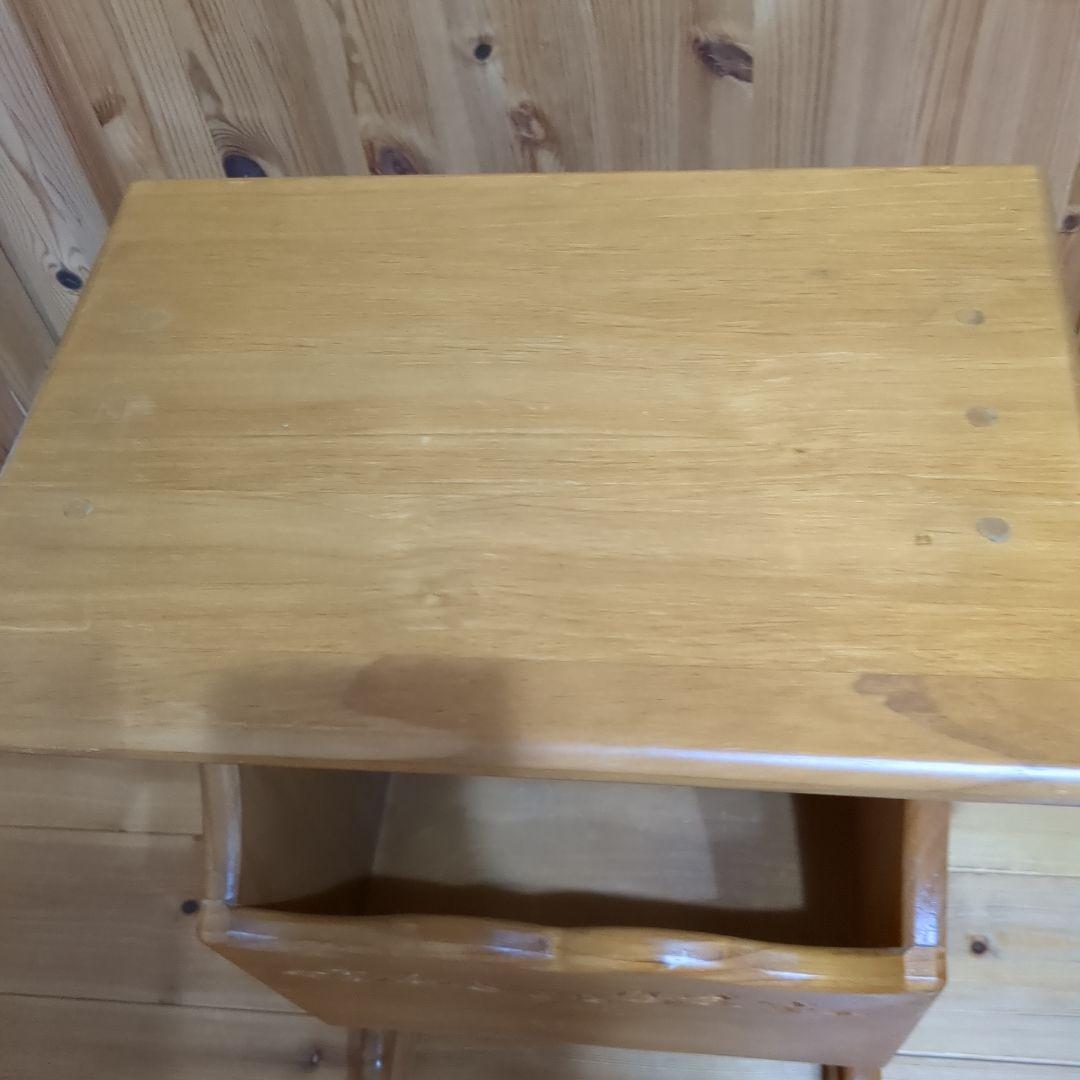 アントステラ　マガジンスタンド付きテーブル