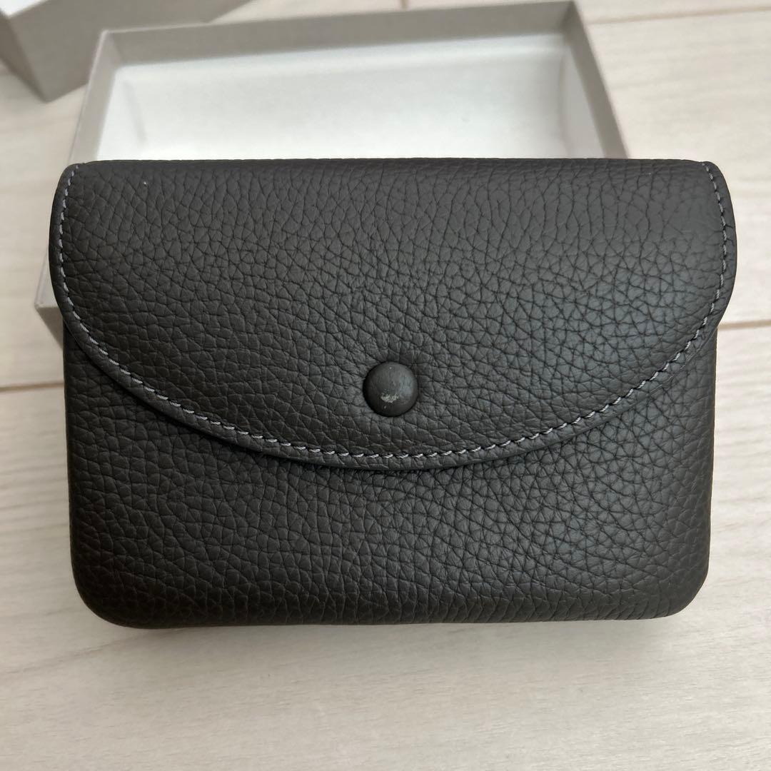 STUDIO LA CAUSE 内縫いフラップ財布 M グレー