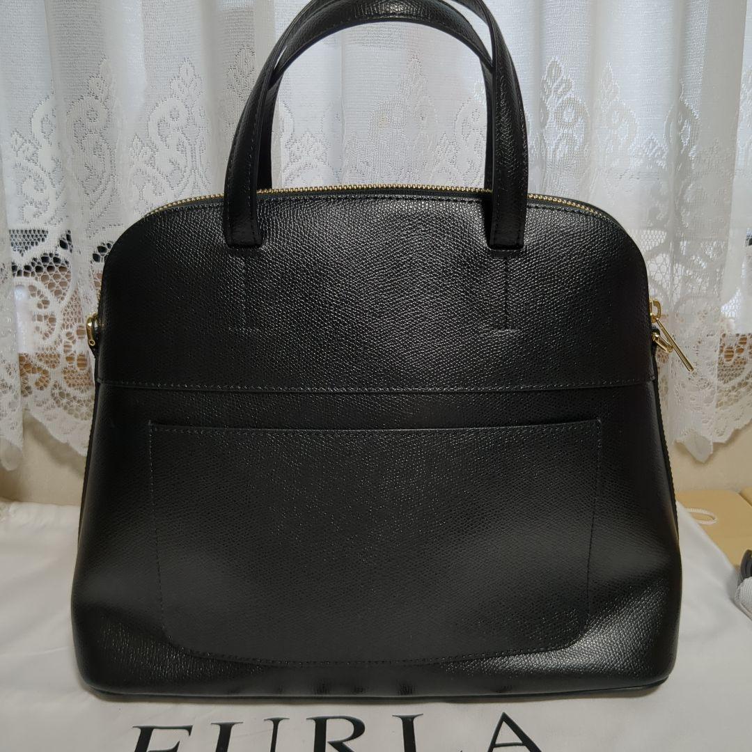 【美品】FURLA ブラック ハンドバッグ ショルダーストラップ付き