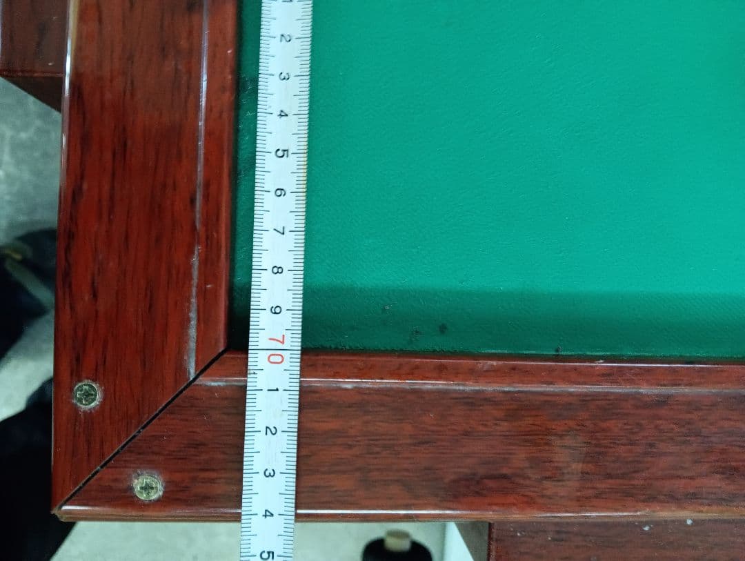 麻雀の台　全自動の麻雀台ですが壊れたので　上にマットをひいています　直接取りに来