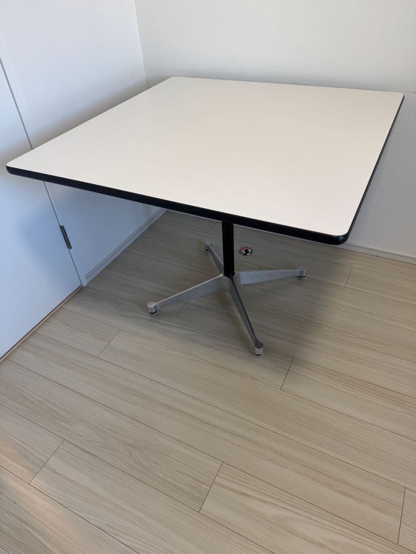 Herman Miller イームズテーブル　コントラクトベース　スクエア