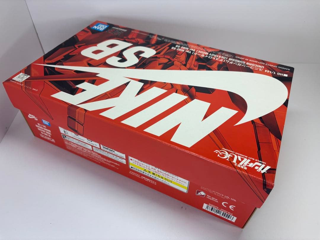 【美品】NIKEsbガンダムコラボ　プラモデル