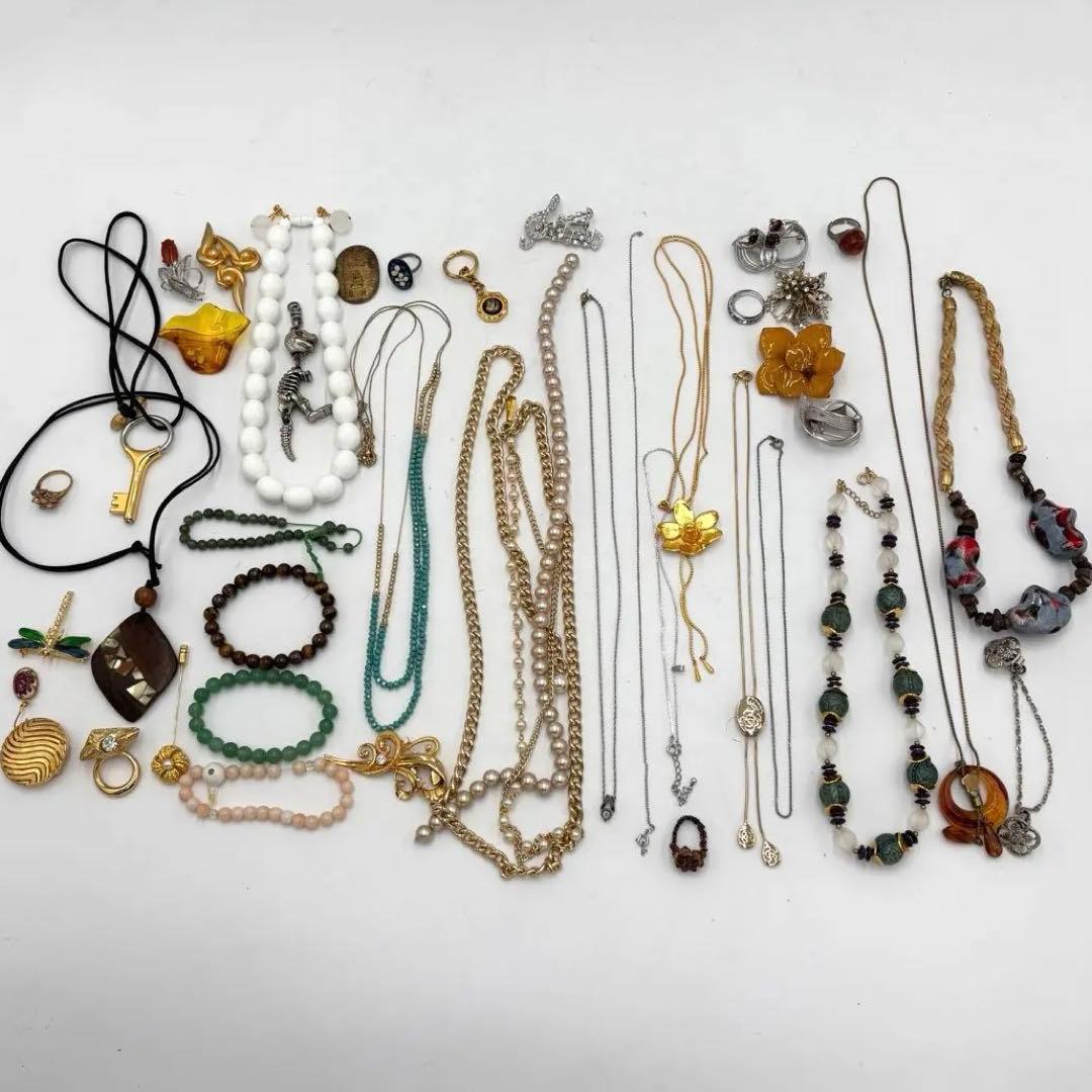 アクセサリーまとめ　ネックレス　指輪　ブローチ　イミテーション