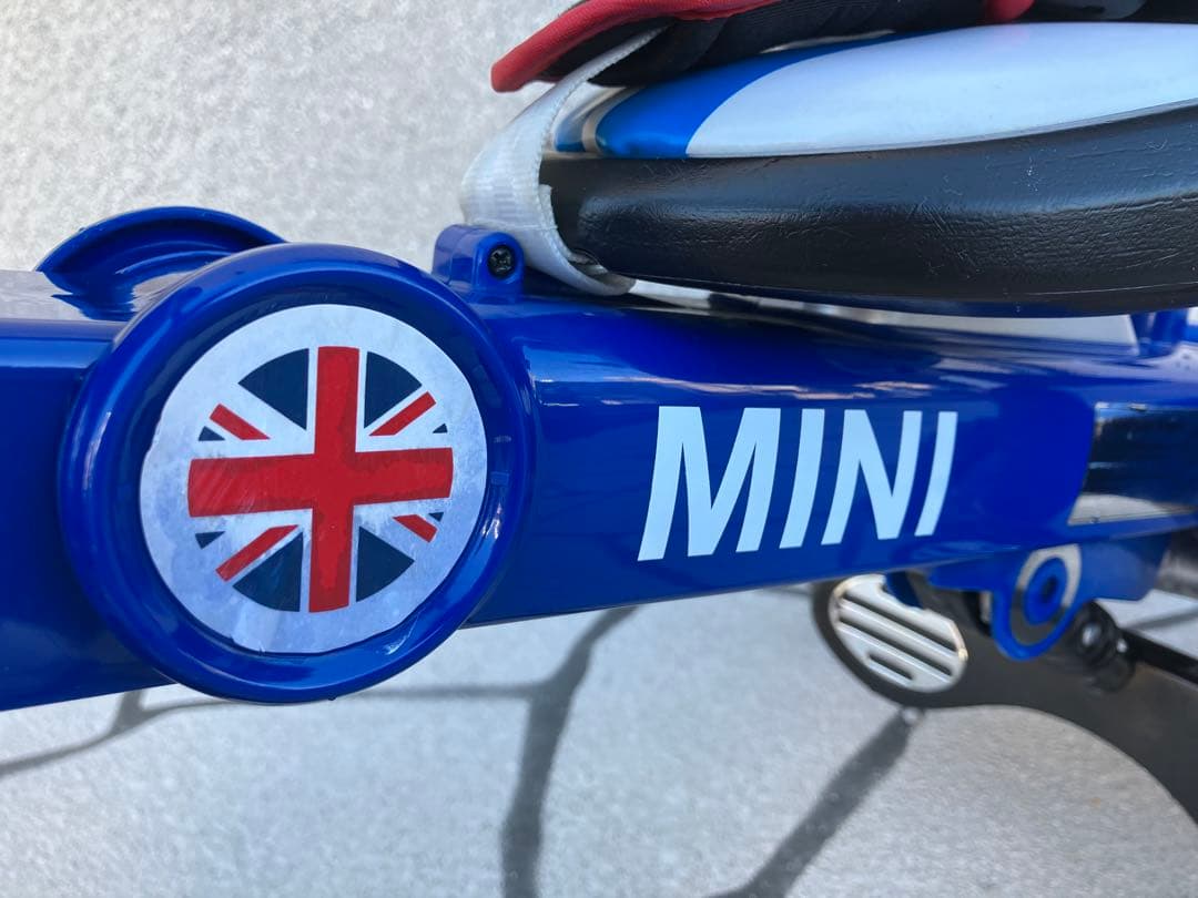 MINIミニクーパー三輪車 青　舵取りバー付