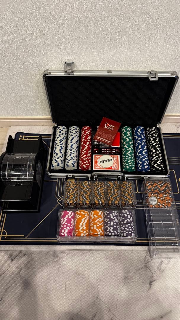 【値下げ】本格ポーカーセット(9種類　計525枚) 10,000チップも