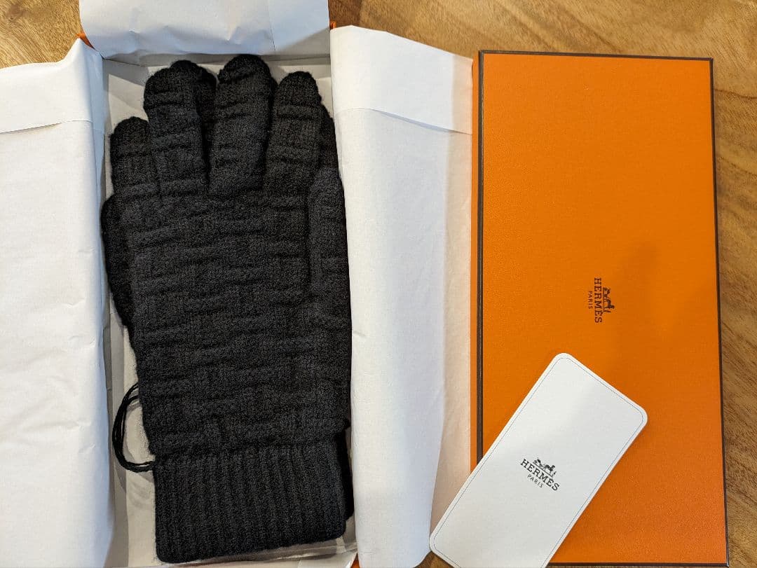 エルメス　HERMES　黒 ニット 手袋 編み込みデザイン