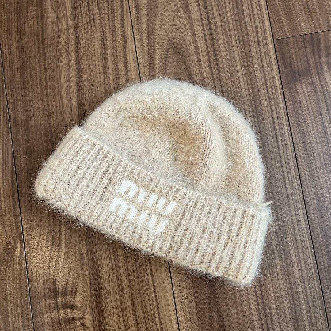 新作 新品 Miu Miu ベージュ ニット帽 Sサイズ