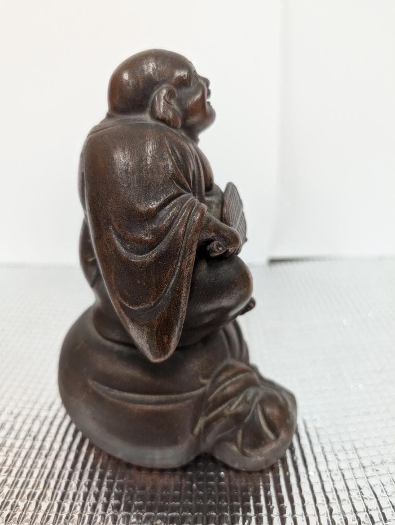 備前焼き、布袋像？