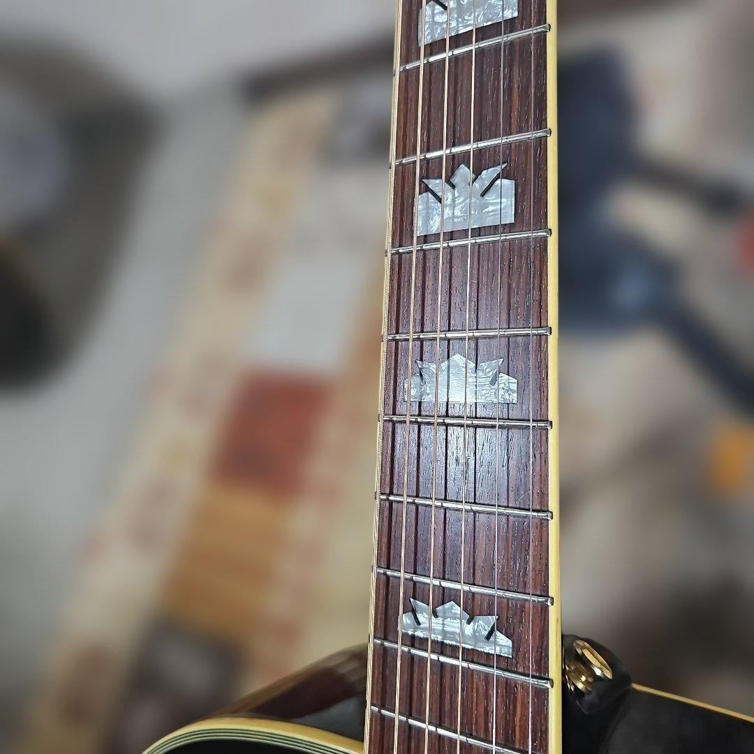 Epiphonc.EJ-200VS 社外製ソフトケース付き。