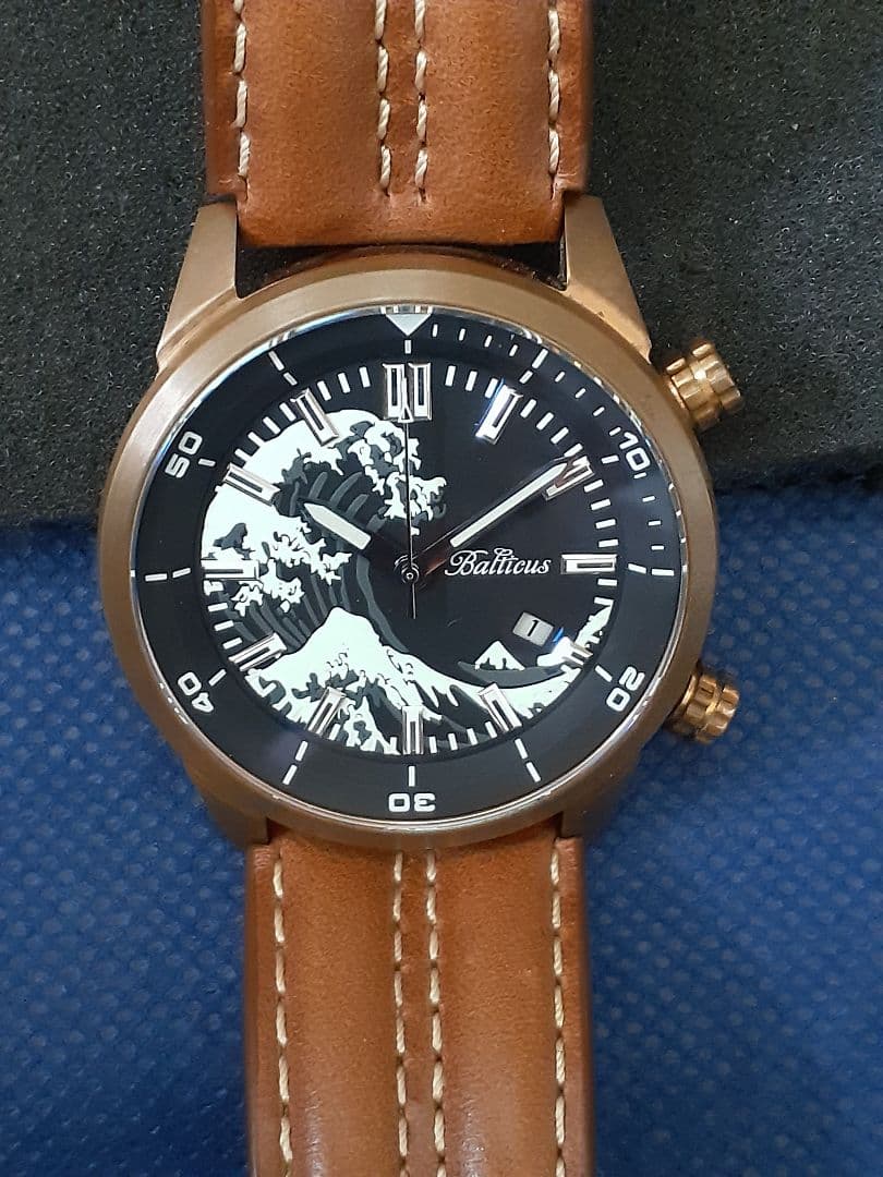 ブロンズ製ダイバー腕時計神奈川県沖ビッグウエーブ蓄光デザイン