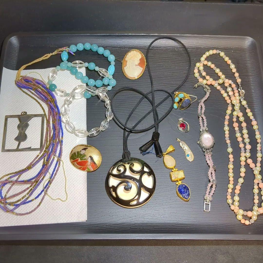 多様なデザインのアクセサリーセット