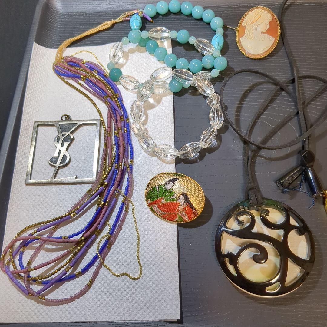 多様なデザインのアクセサリーセット