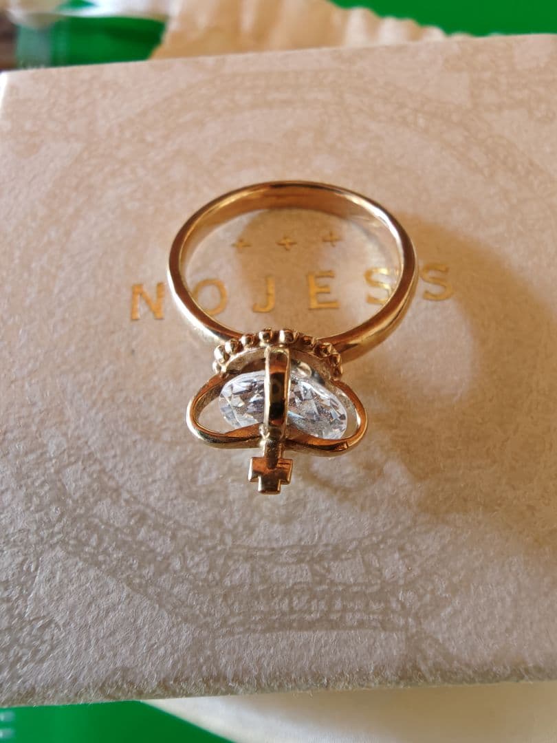 Nojess 王冠デザインのリング