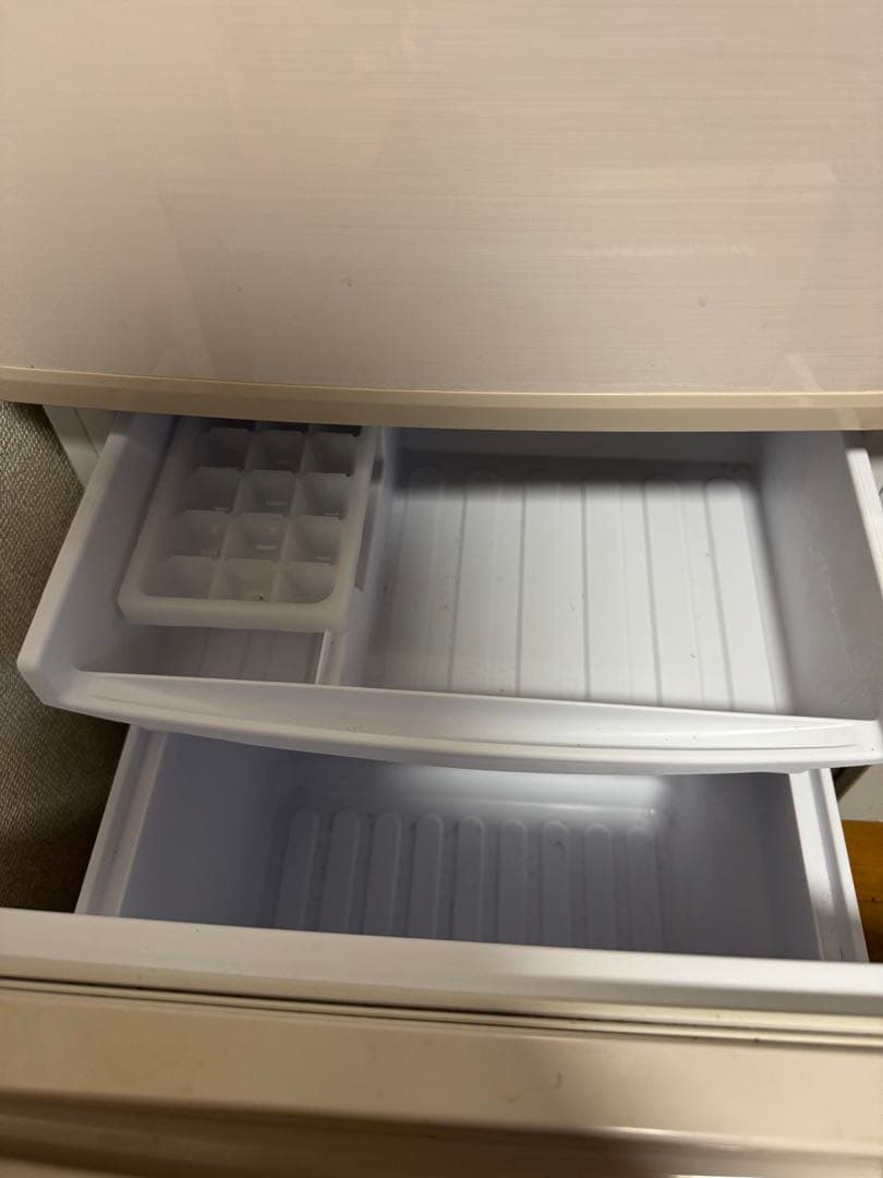 SHARP冷蔵庫　単身・2人用137L SJ-PD14B-C