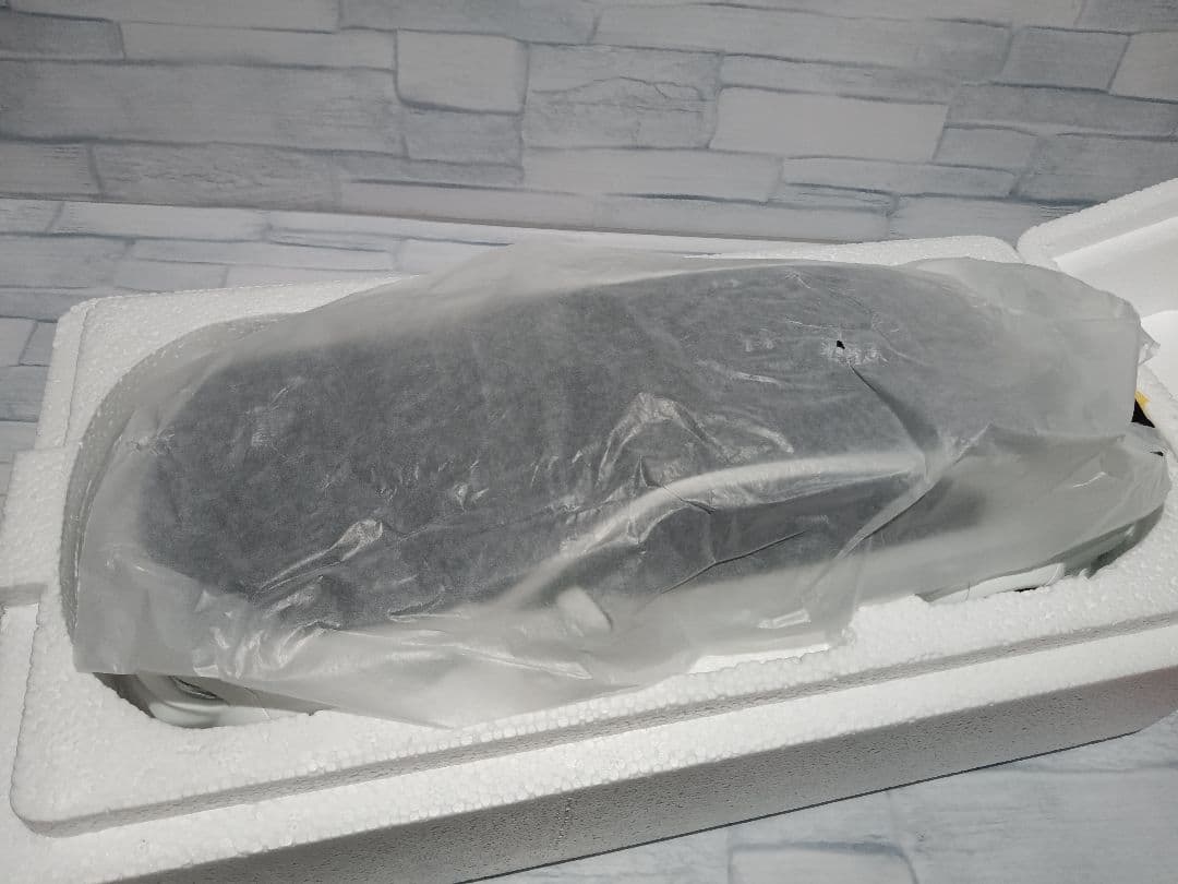 1/18 GTスピリット　ダッジ　チャージャー　ヘルキャット　ミニカー　ホワイト