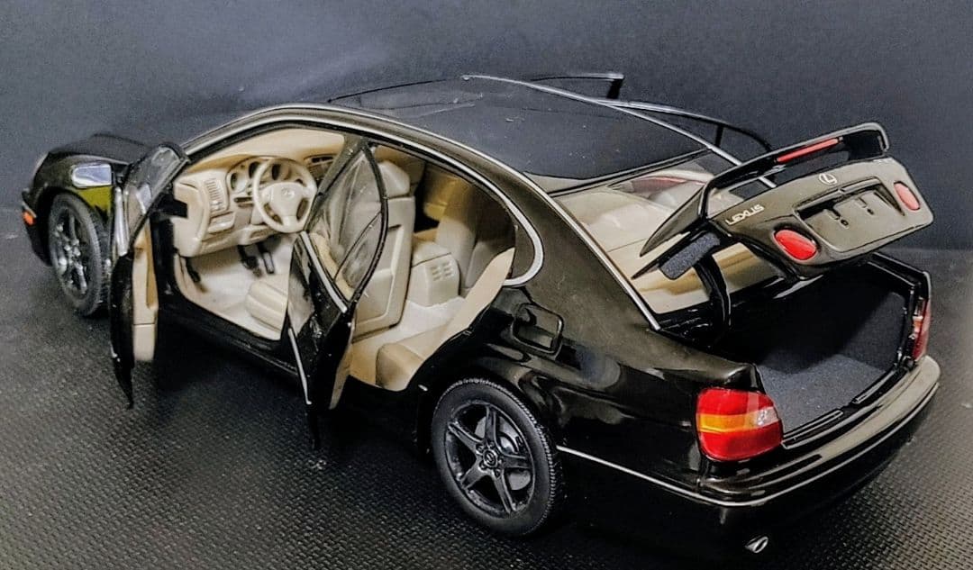 AUTOart 1/18 レクサスGS400 ミニカー。