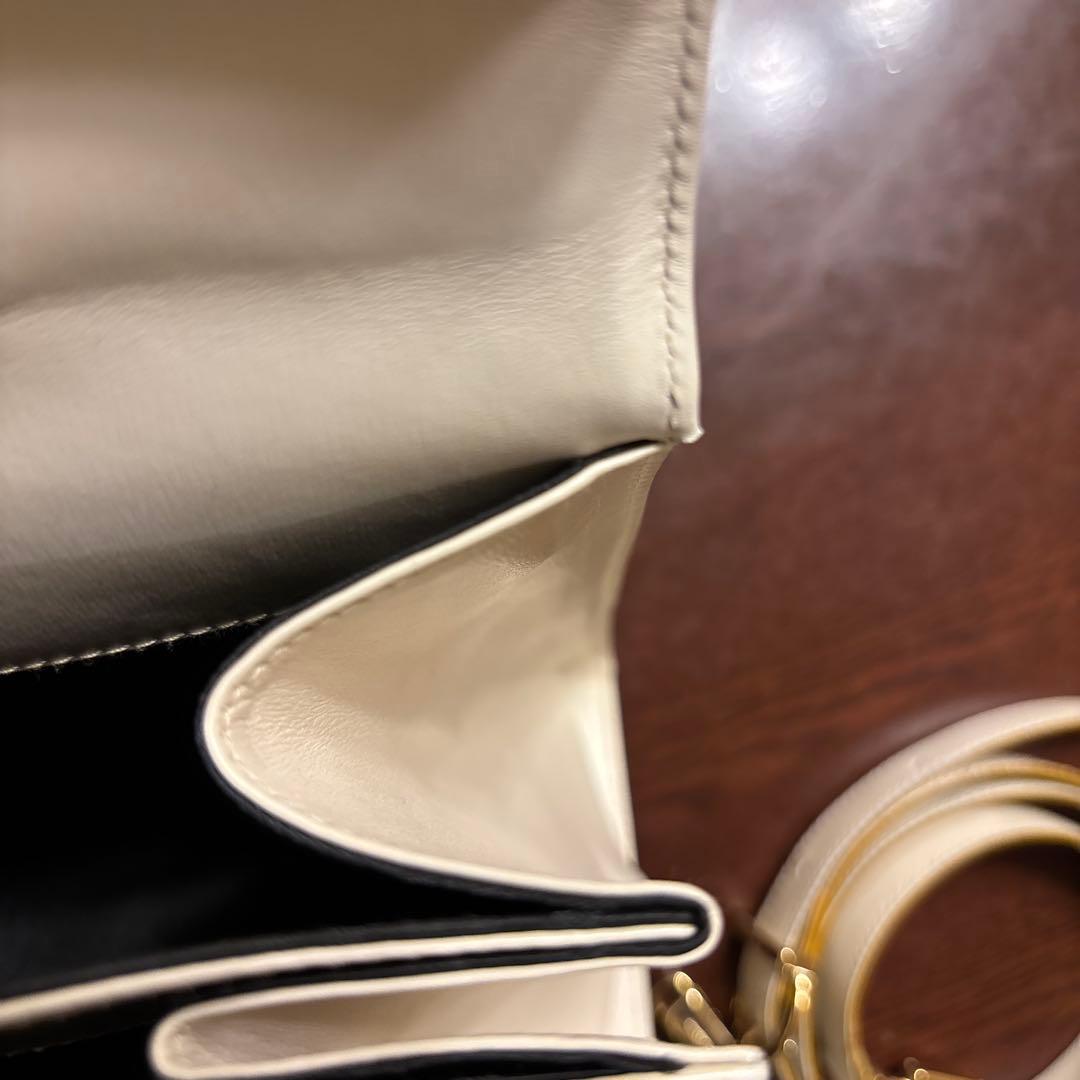 フェラガモ ガンチーニ トップハンドル 白　ショルダー付属