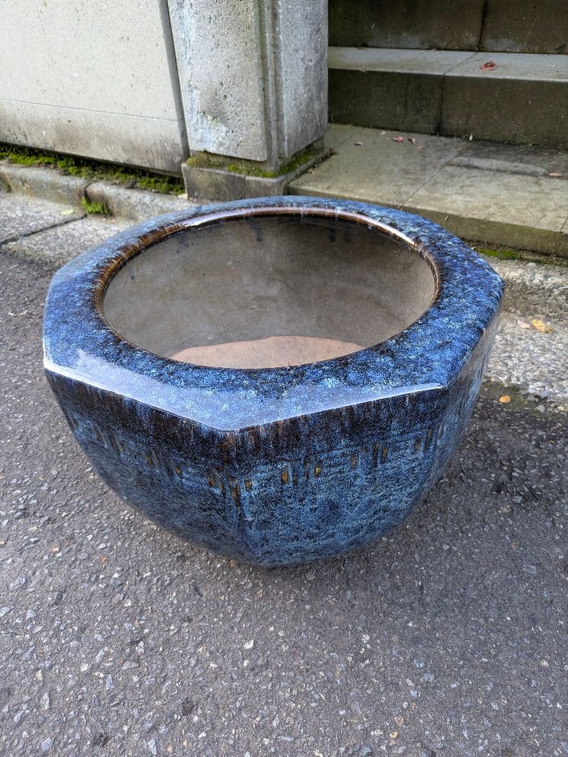 火鉢　青色八角形火鉢 陶器製　特大火鉢　大型火鉢昭和レトロアンテーク睡蓮鉢　水草