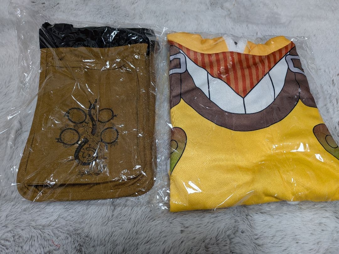 ニジゲンノモリ　限定オトモアイルーパーカーとウエストバッグ