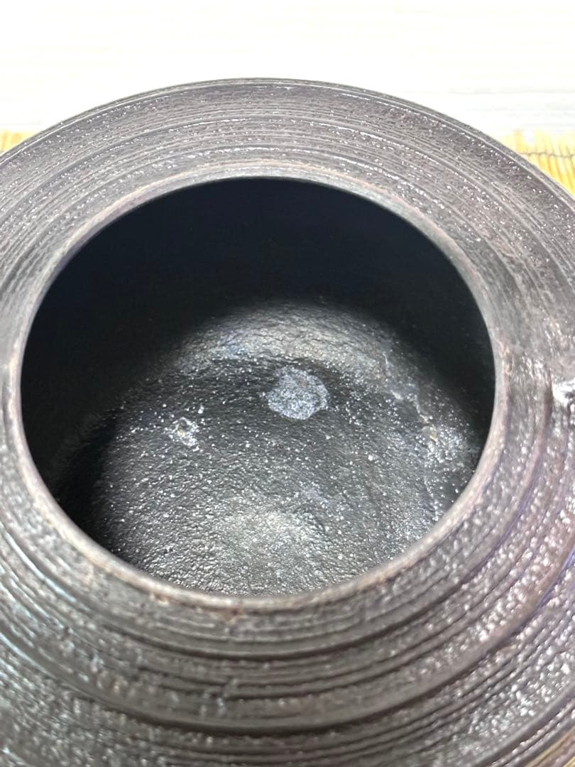 ＵＳＥＤ、美品　岩手県奥州 佐秋鋳造所 佐藤守巨造 捻鉉 糸目文様　南部鉄瓶