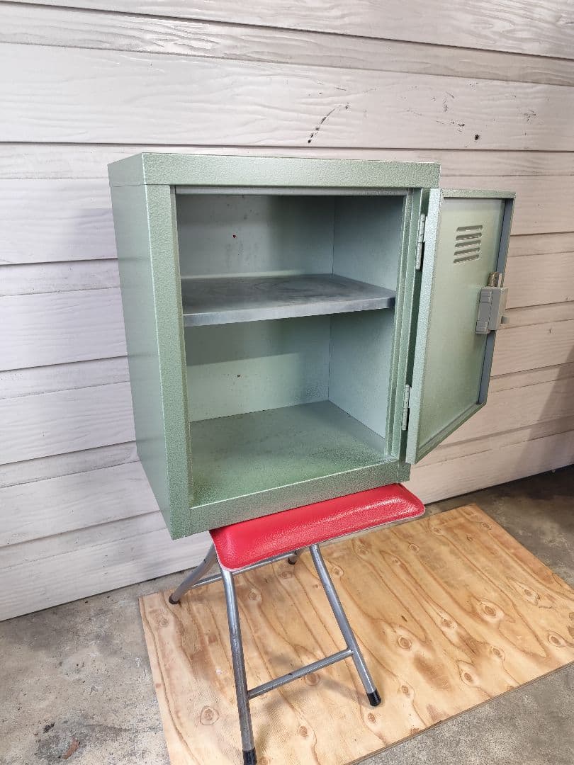 ガンロッカー及び弾倉ロッカーセット