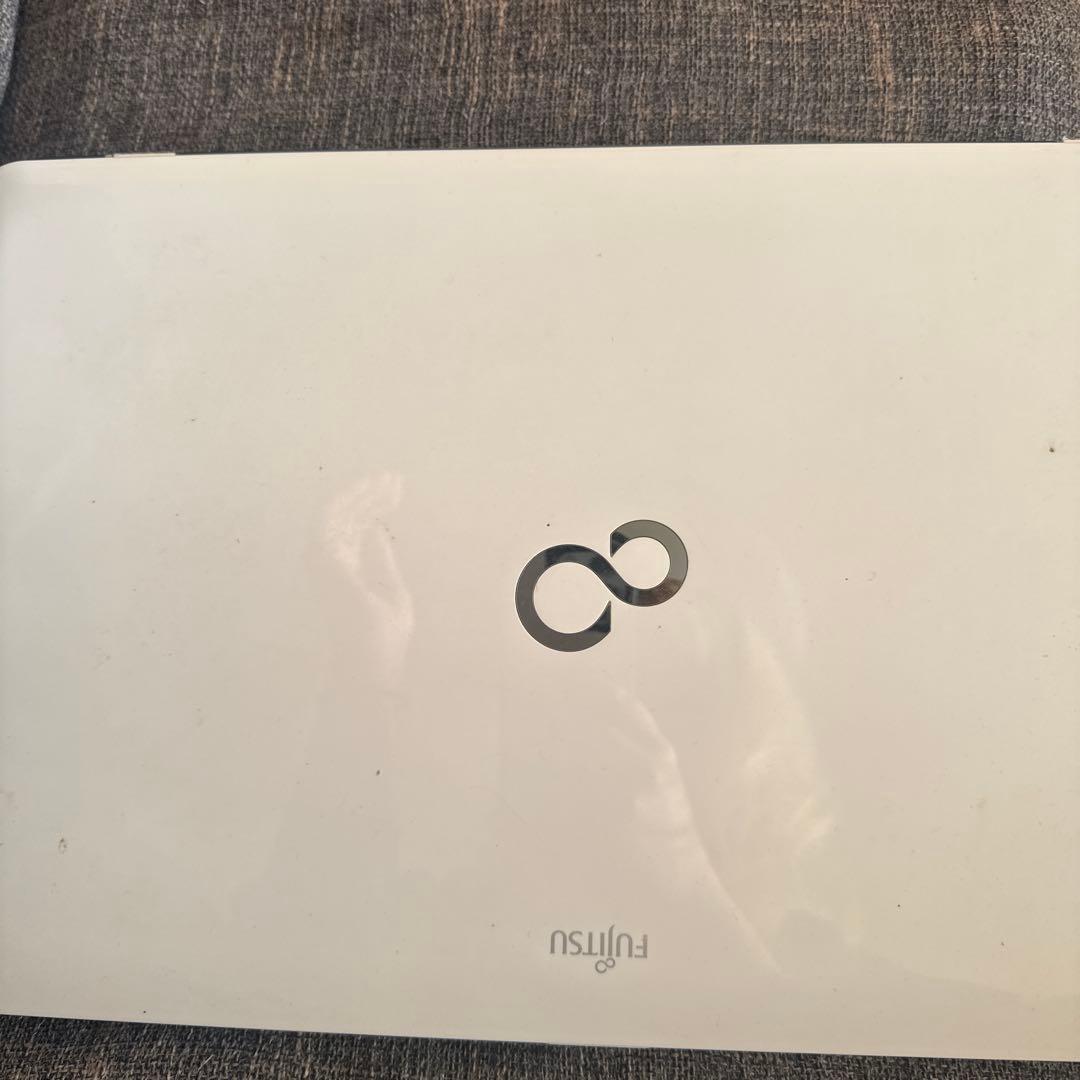 Fujitsu LIFEBOOK AH33/J ノートPC