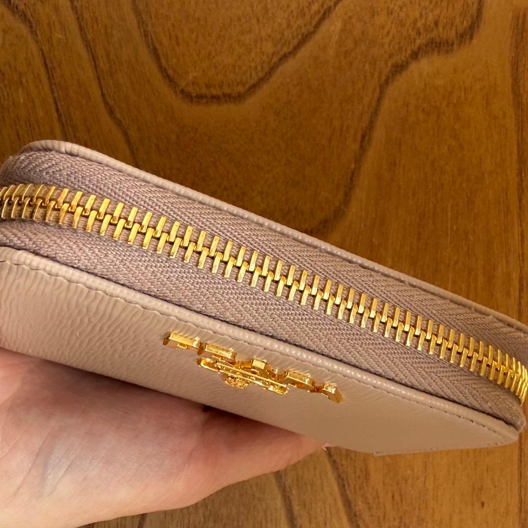 プラダ PRADA ケース　VITELLO MOVE LACCA 財布