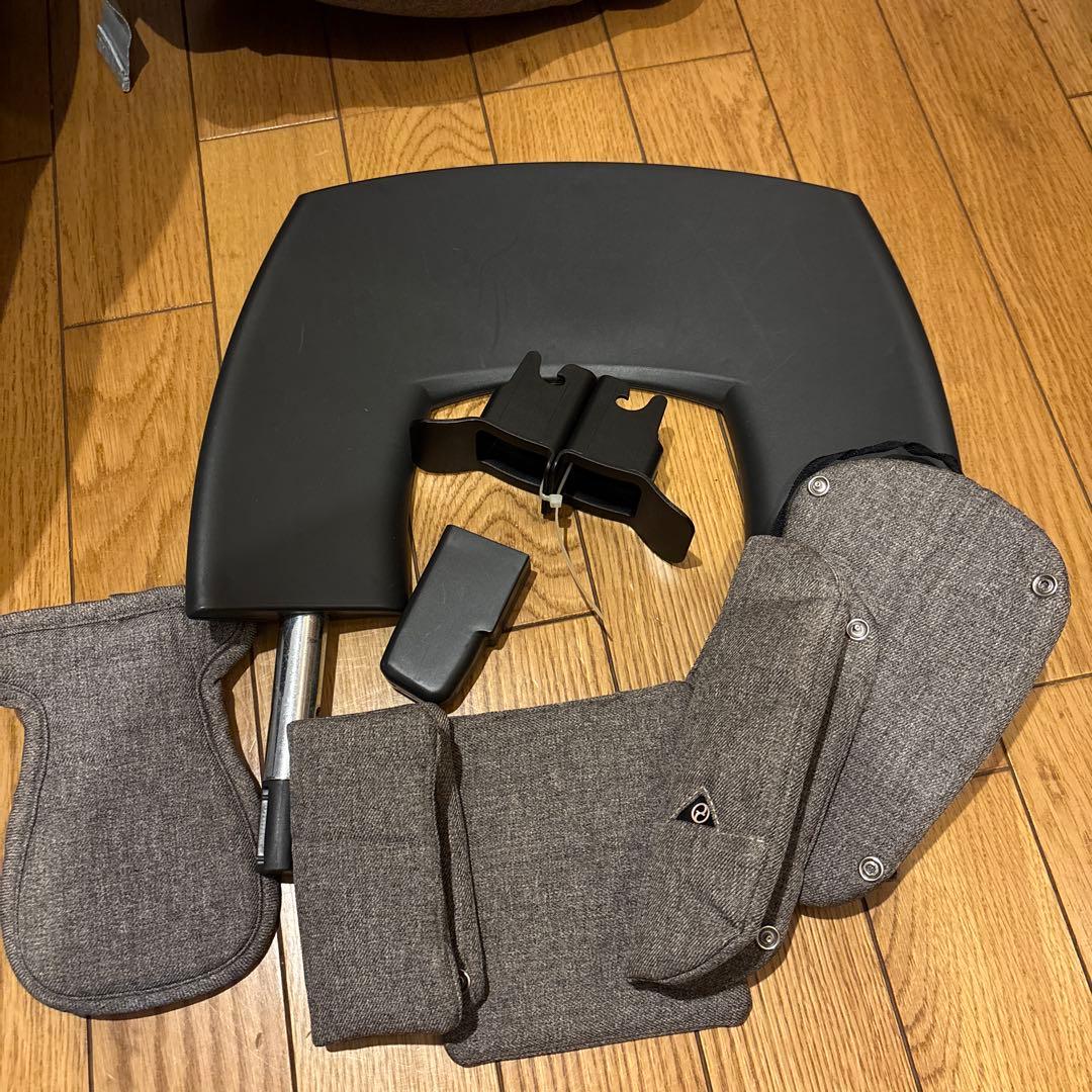 Cybex 車用チャイルドシート グレー