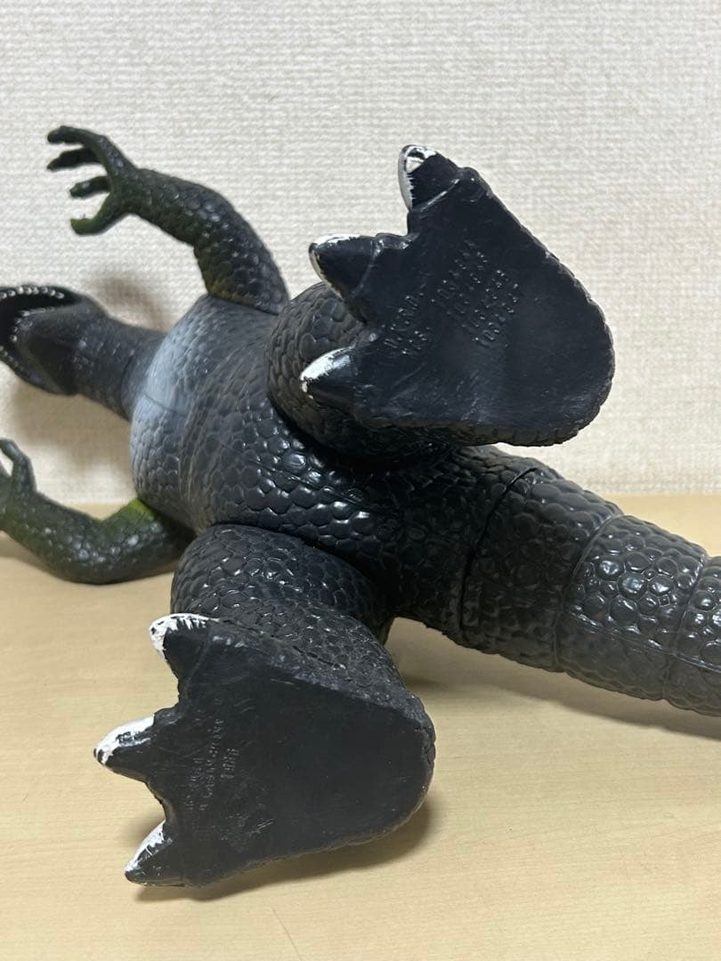 怪獣フィギュア　マイナーソフビ人形　ゴジラ風　2体　レア