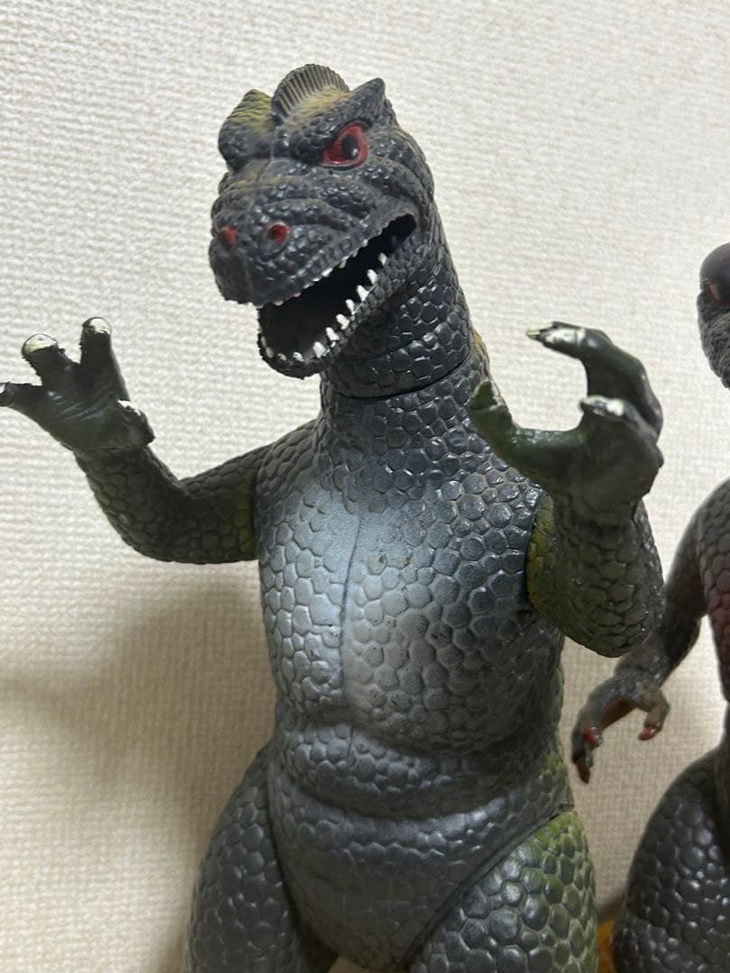 怪獣フィギュア　マイナーソフビ人形　ゴジラ風　2体　レア