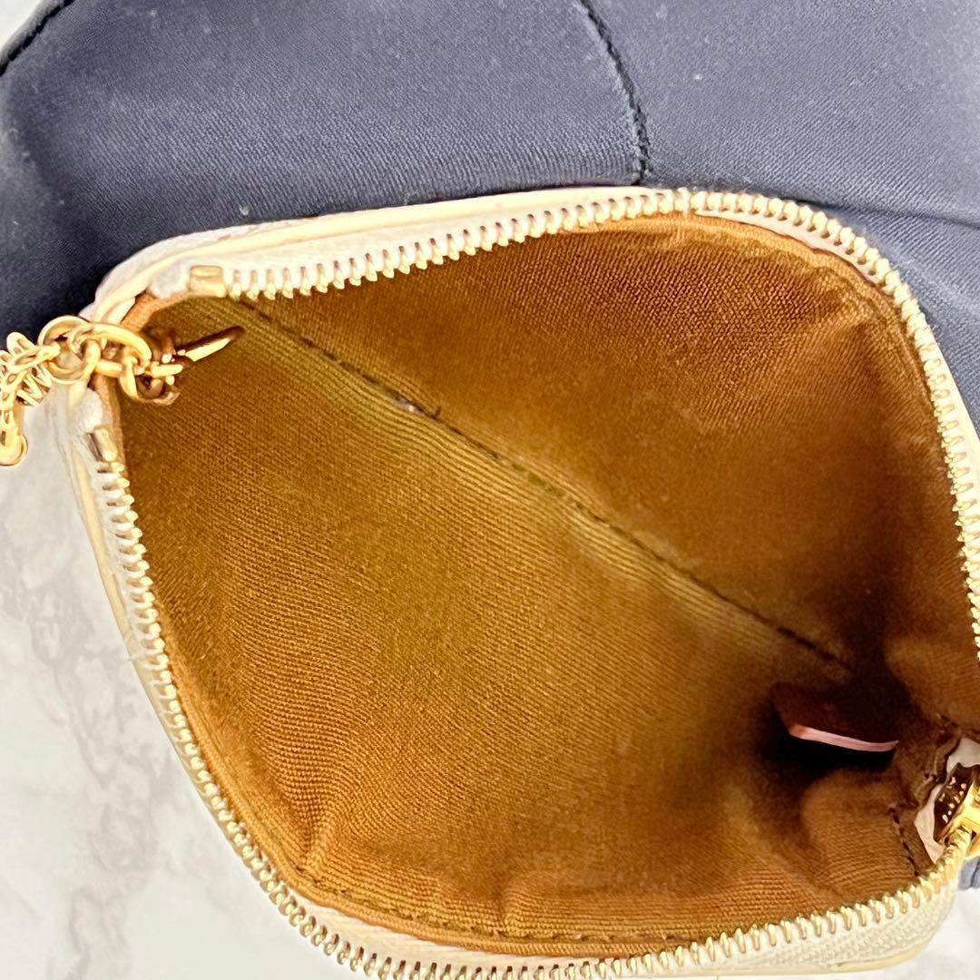 セリーヌ パース キュイル トリオンフ ケース ホワイト