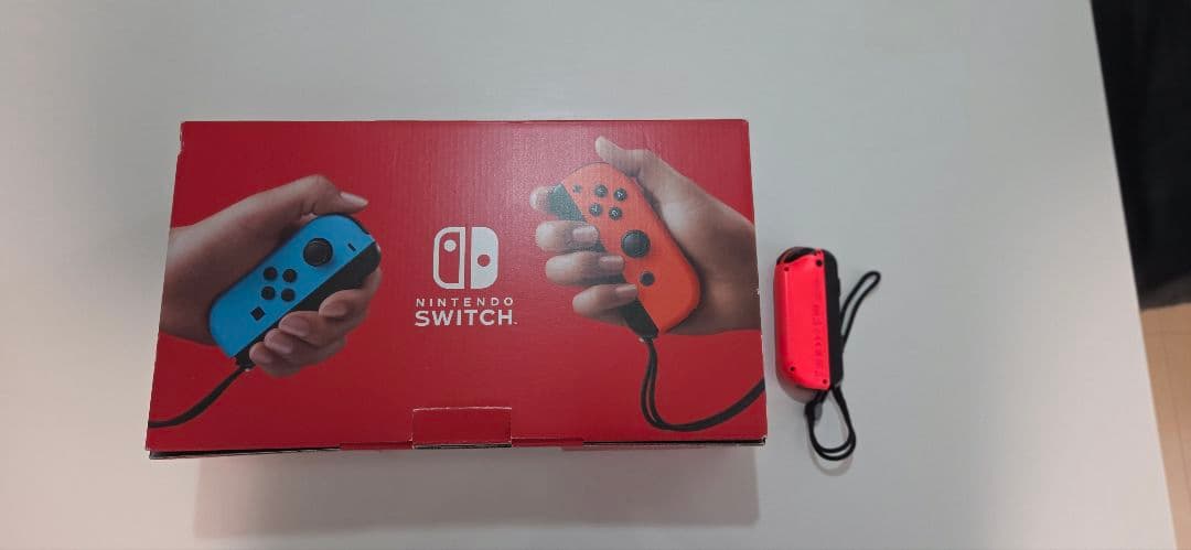 【完品】Nintendo Switch本体 + おまけ(ジョイコン1個)　箱付き