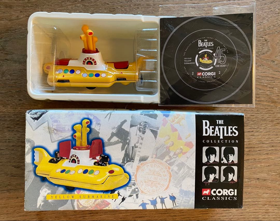 コーギー ミニカー The Beatles イエローサブマリン フィギュア付