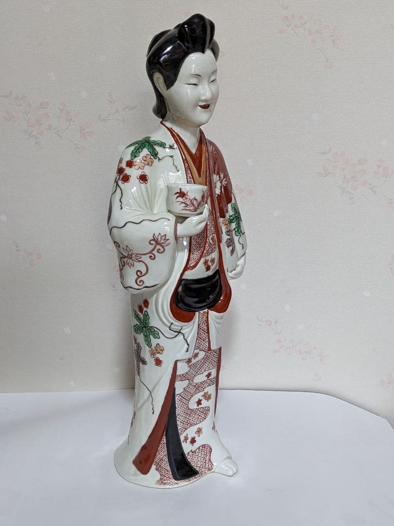 ♦柿右衛門様式 赤絵美人図 陶磁器人形 置物飾り 骨董品