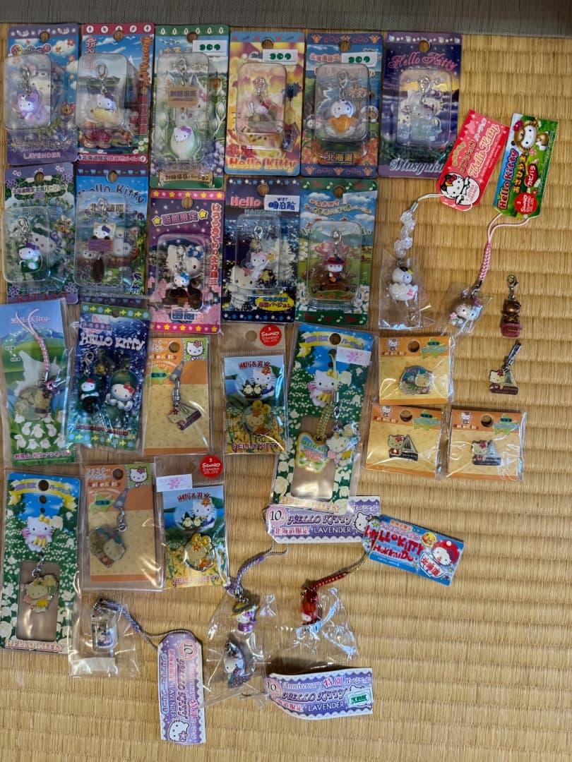 ハローキティ ご当地ストラップセット 根付 200個ぐらい 地域限定 その他