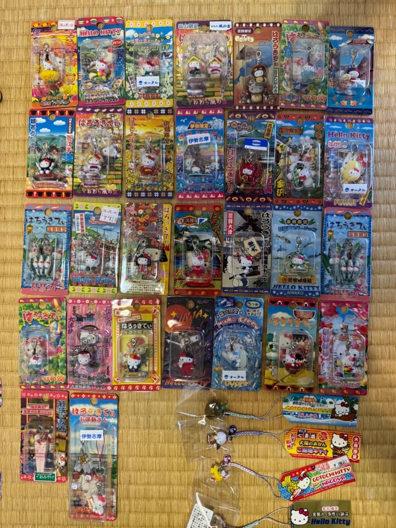 ハローキティ ご当地ストラップセット 根付 200個ぐらい 地域限定 その他
