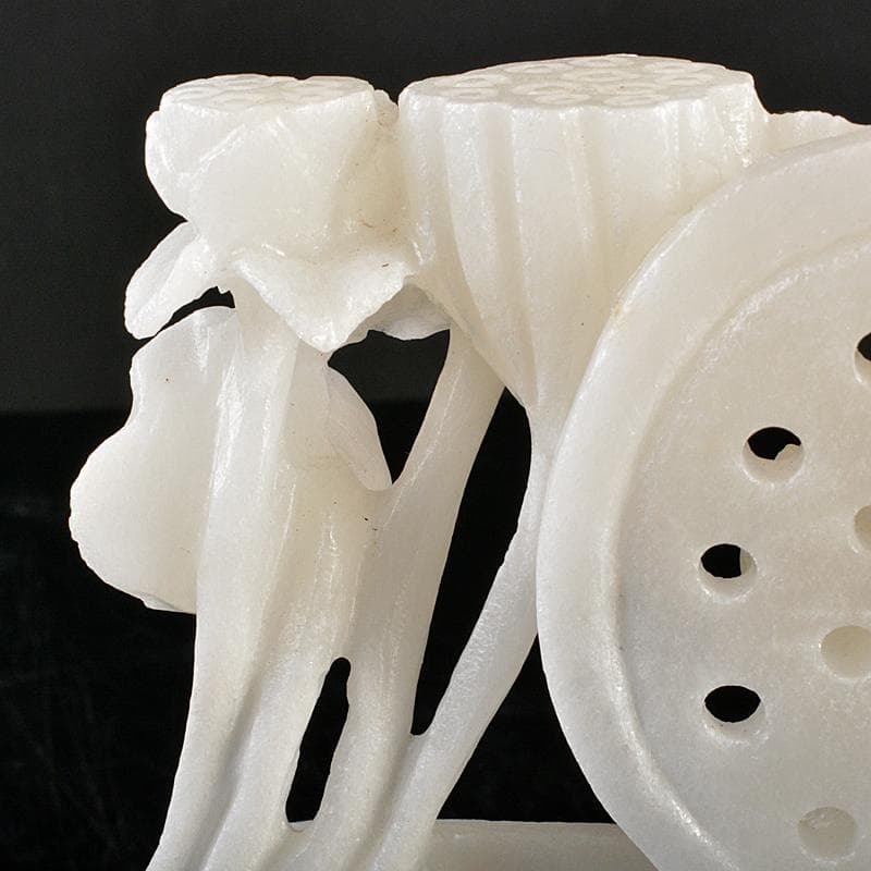 中国　玉石白玉彫刻　蓮に鶴　置物　V　R5692