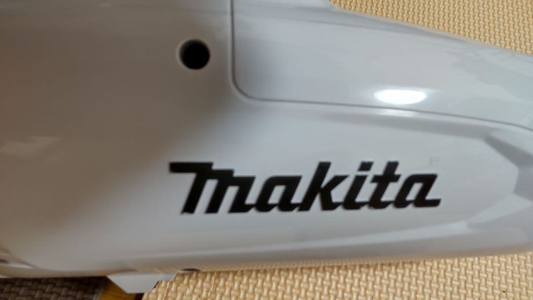 短期価格　マキタ充電式クリーナー CL282FDRFW 紙パック式