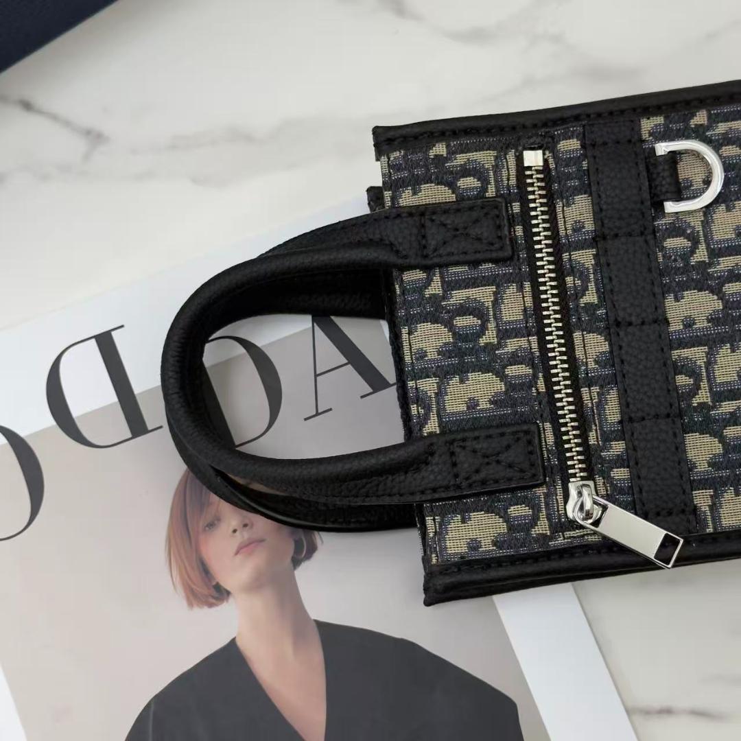 黒です/ベージュ色です ショルダーバッグ