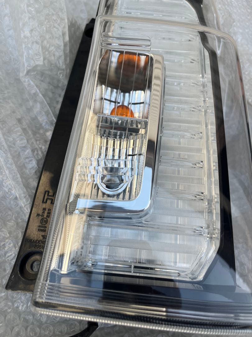 la600s タント　　後期テールランプ　右